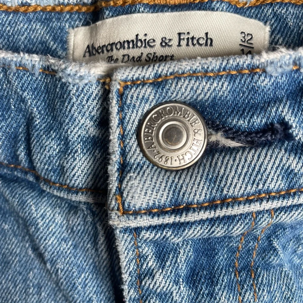 Abercrombie & Fitch The Dad Short High Rise Denim Blue Women's Shorts Size 32 - Picture 4 of 6